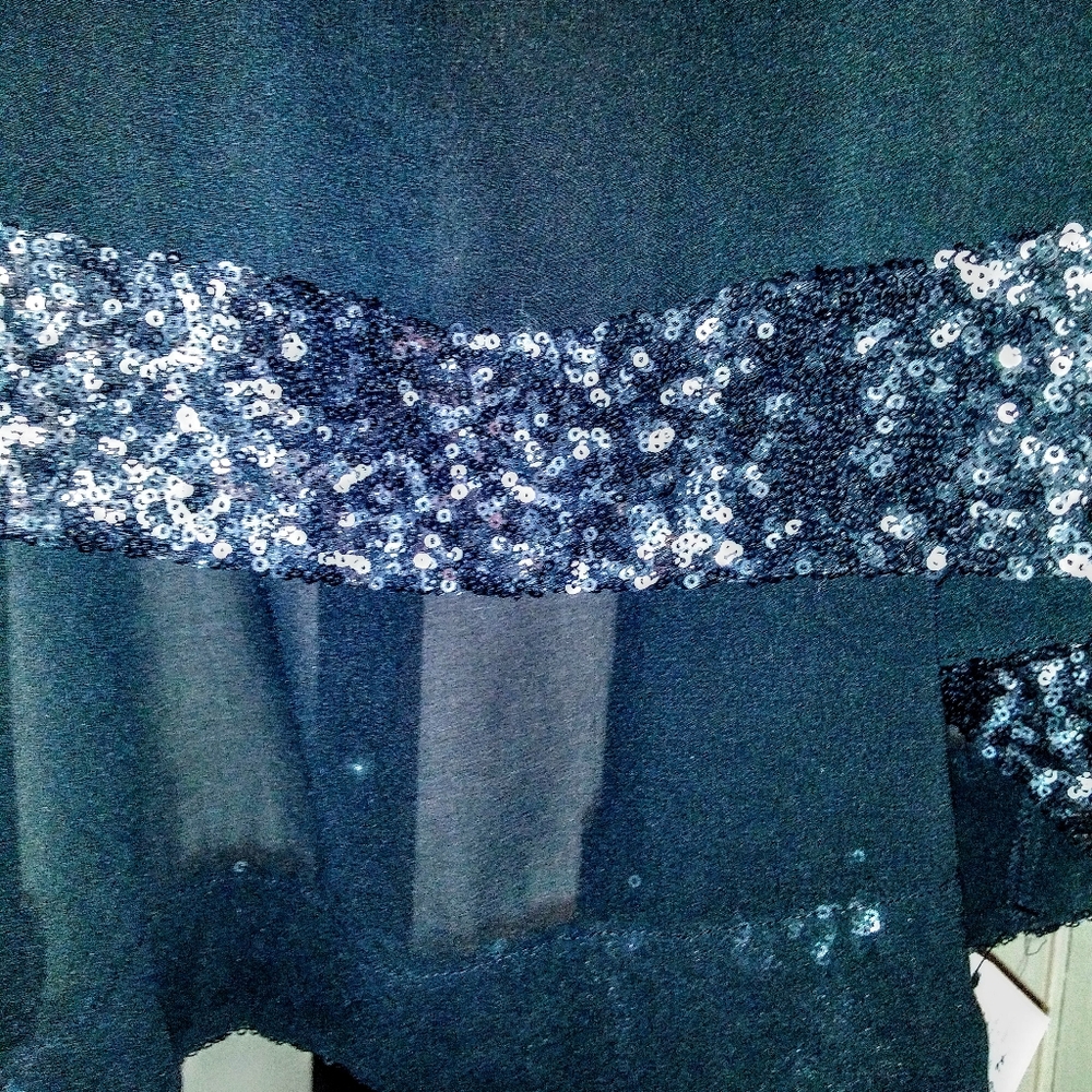 Top - Picture 2 of 2